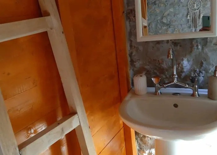 Castle Of Pansiyon Himarë